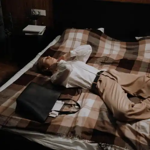 Light, interrupted sleep or Jet Lag